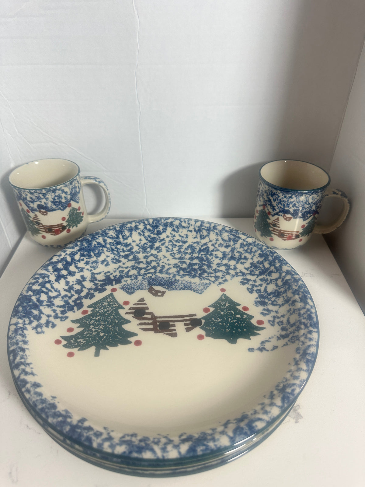 Vintage Tienshan Folk Craft Cabin Snow Dinner Plates & Mugs – Set of 4 – 8 Pieces – Christmas Spongeware