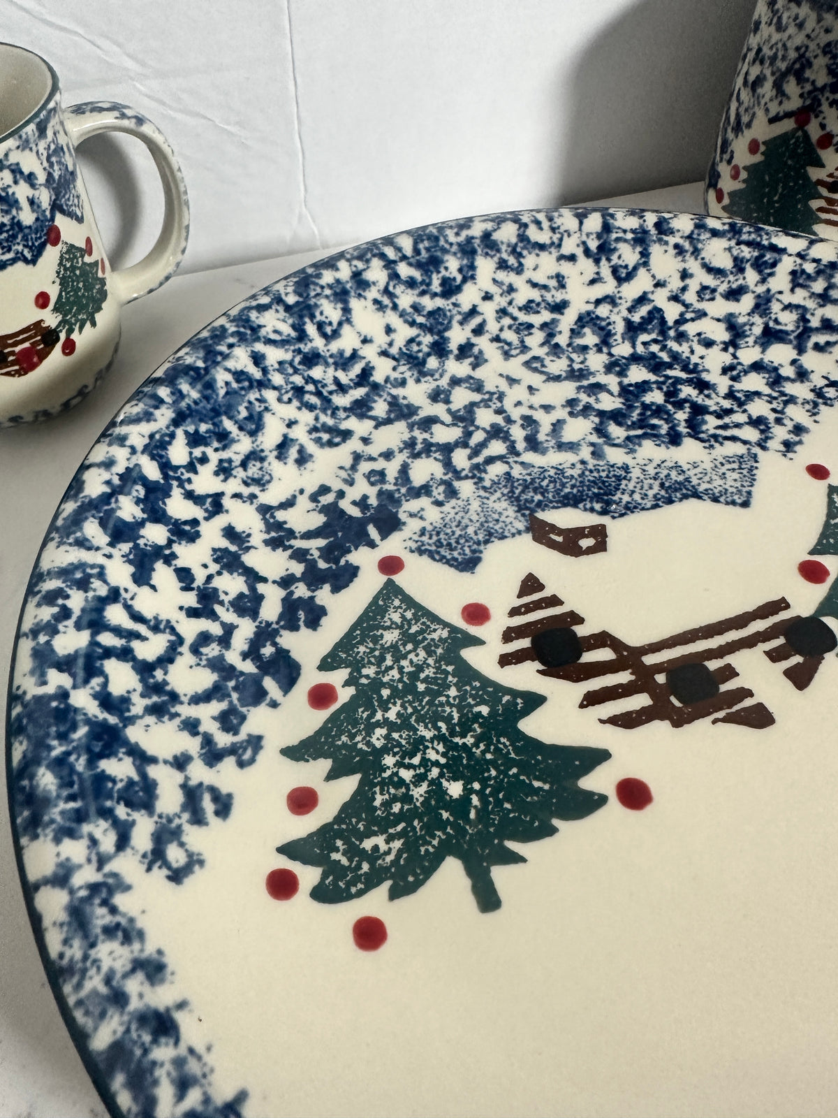 Vintage Tienshan Folk Craft Cabin Snow Dinner Plates & Mugs – Set of 4 – 8 Pieces – Christmas Spongeware