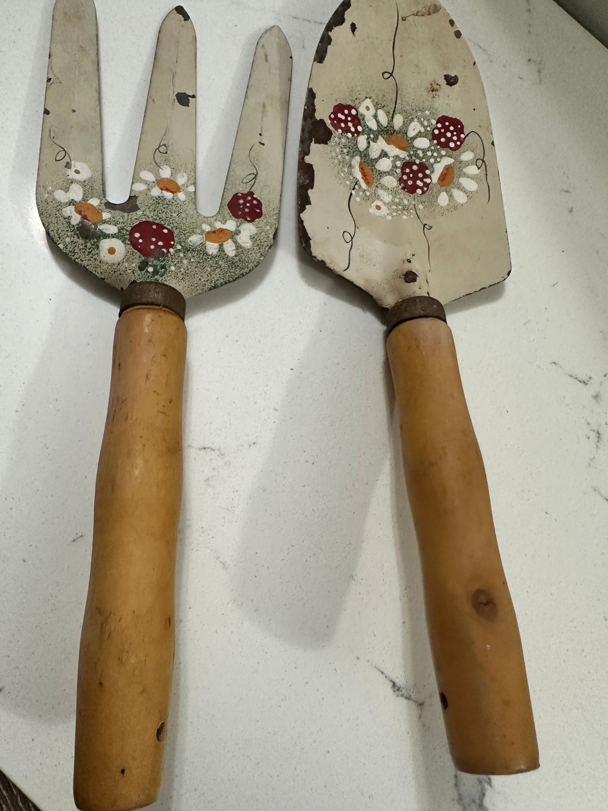 Vintage Hand Painted Garden Trowel & Fork Set | Strawberry Daisy Garden Tools | Cottagecore Garden Decor | Rustic Gardening Gift