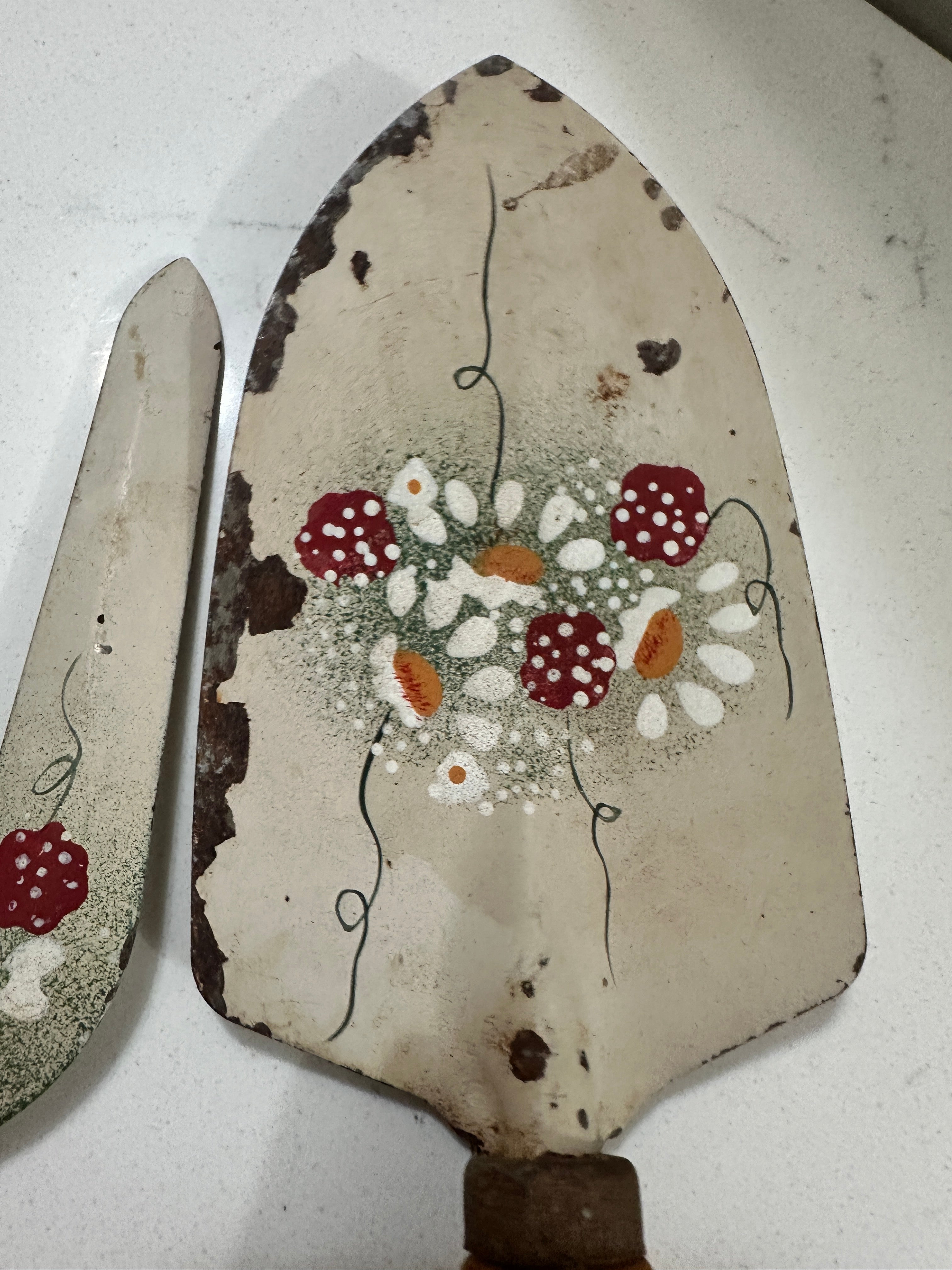 Vintage Hand Painted Garden Trowel & Fork Set | Strawberry Daisy Garden Tools | Cottagecore Garden Decor | Rustic Gardening Gift