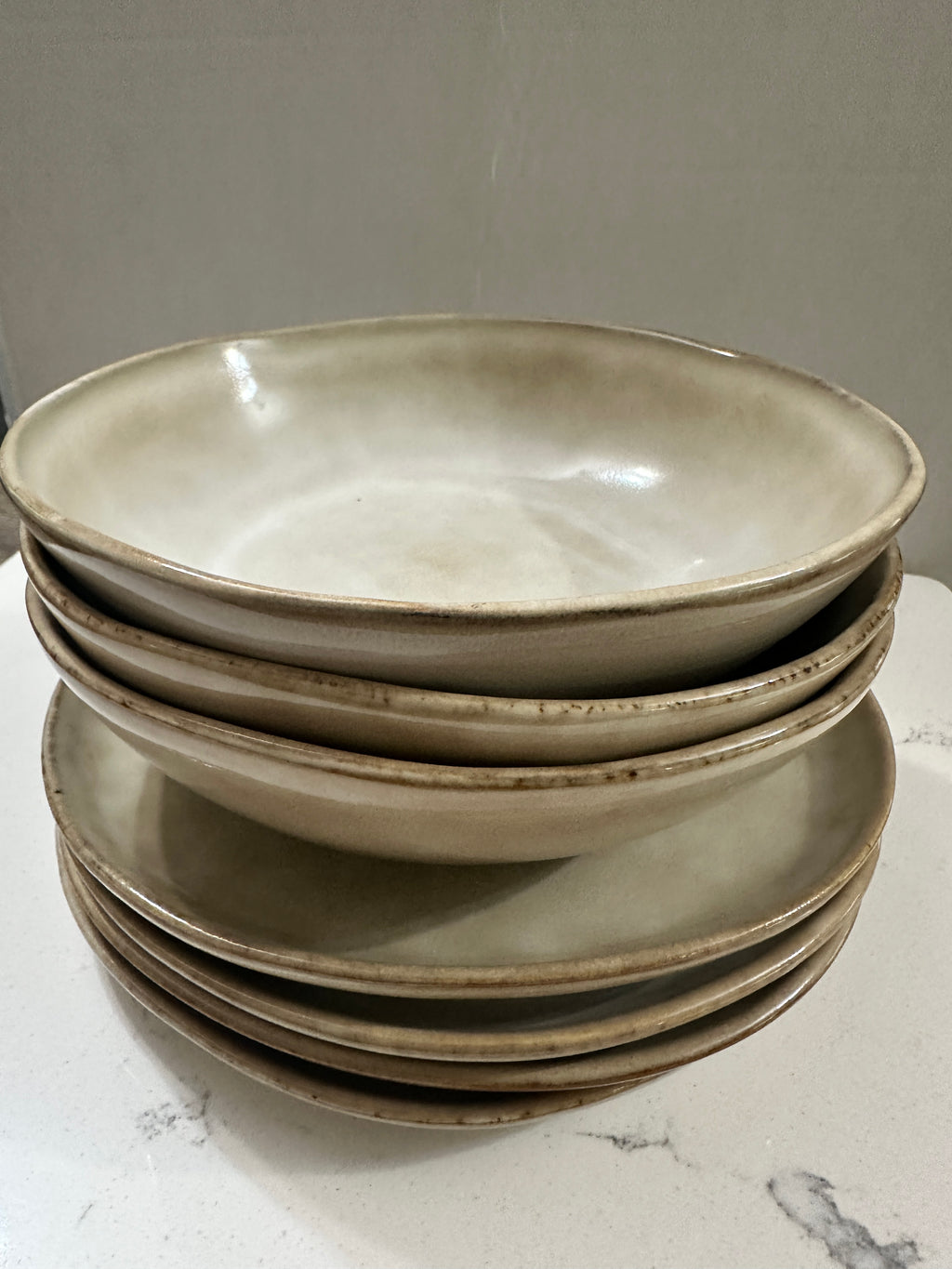 AmorArc Handcrafted Stoneware Dinnerware Set | 7 Piece Beige Reactive Glaze Plates & Bowls | Modern Rustic Farmhouse Dishes