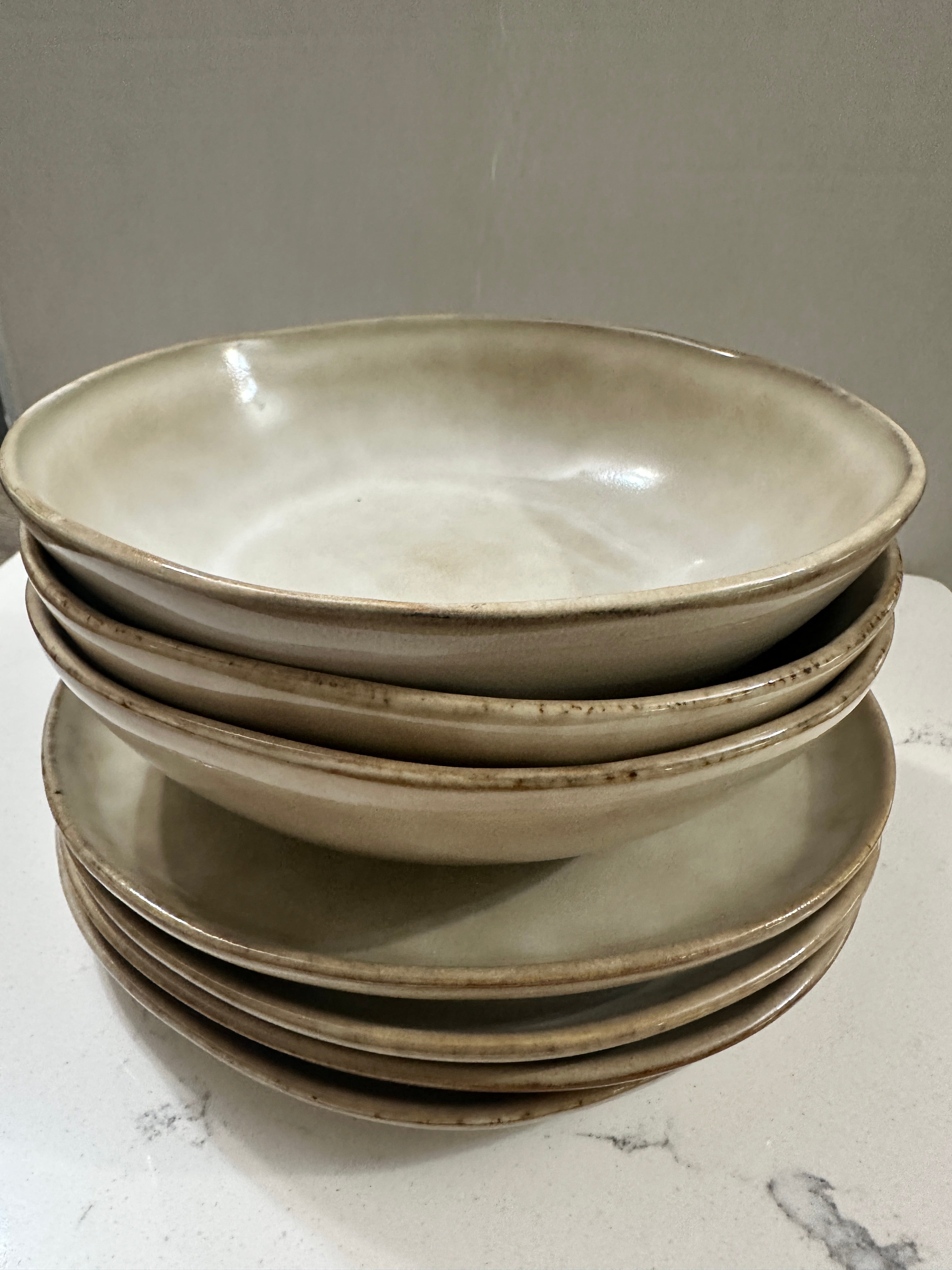 AmorArc Handcrafted Stoneware Dinnerware Set | 7 Piece Beige Reactive Glaze Plates & Bowls | Modern Rustic Farmhouse Dishes