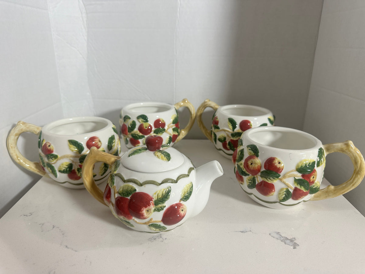Vintage-Style MW Market Apple Tea Set – Teapot + 4 Mugs | 5-Piece Set