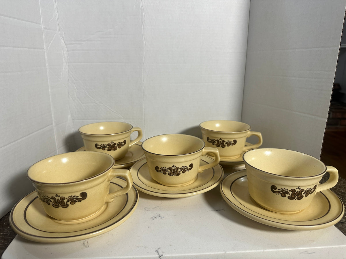 Pfaltzgraff Village Cups, Saucers & Bowl | 11-Piece Set