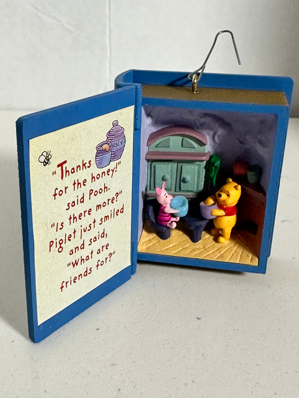 1998 Hallmark Keepsake Winnie the Pooh “A Visit From Piglet” Ornament