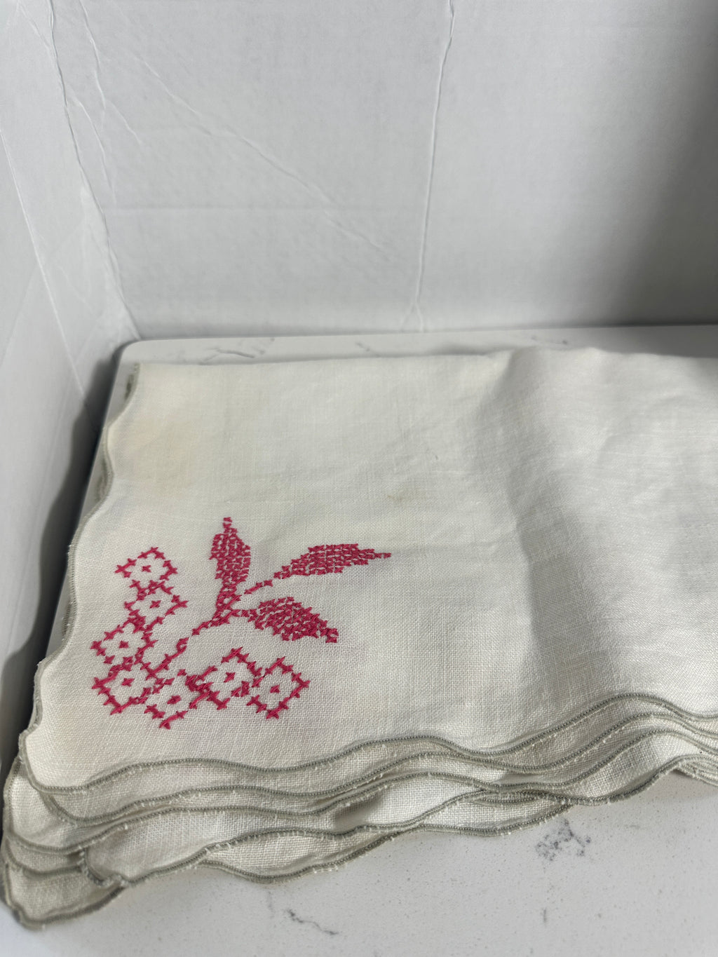 Vintage Embroidered Linen Napkins Set of 6 Pink Floral Scalloped Edge 16 x 16