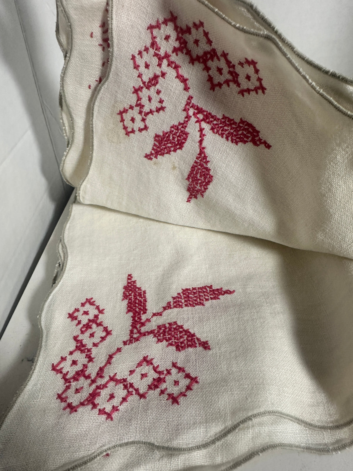Vintage Embroidered Linen Napkins Set of 6 Pink Floral Scalloped Edge 16 x 16