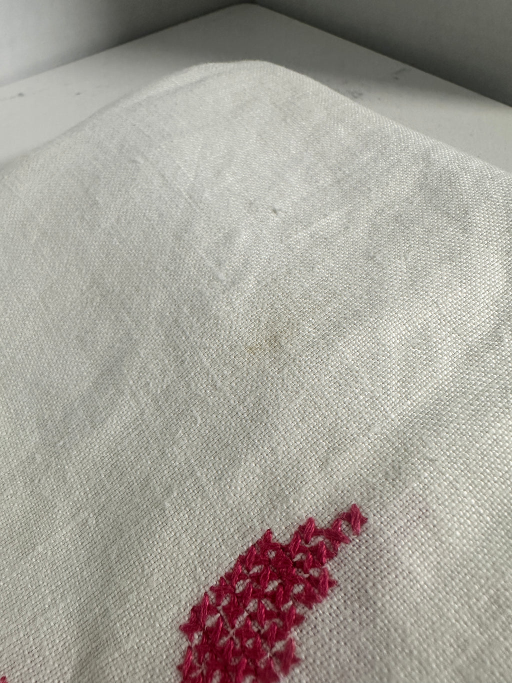 Vintage Embroidered Linen Napkins Set of 6 Pink Floral Scalloped Edge 16 x 16