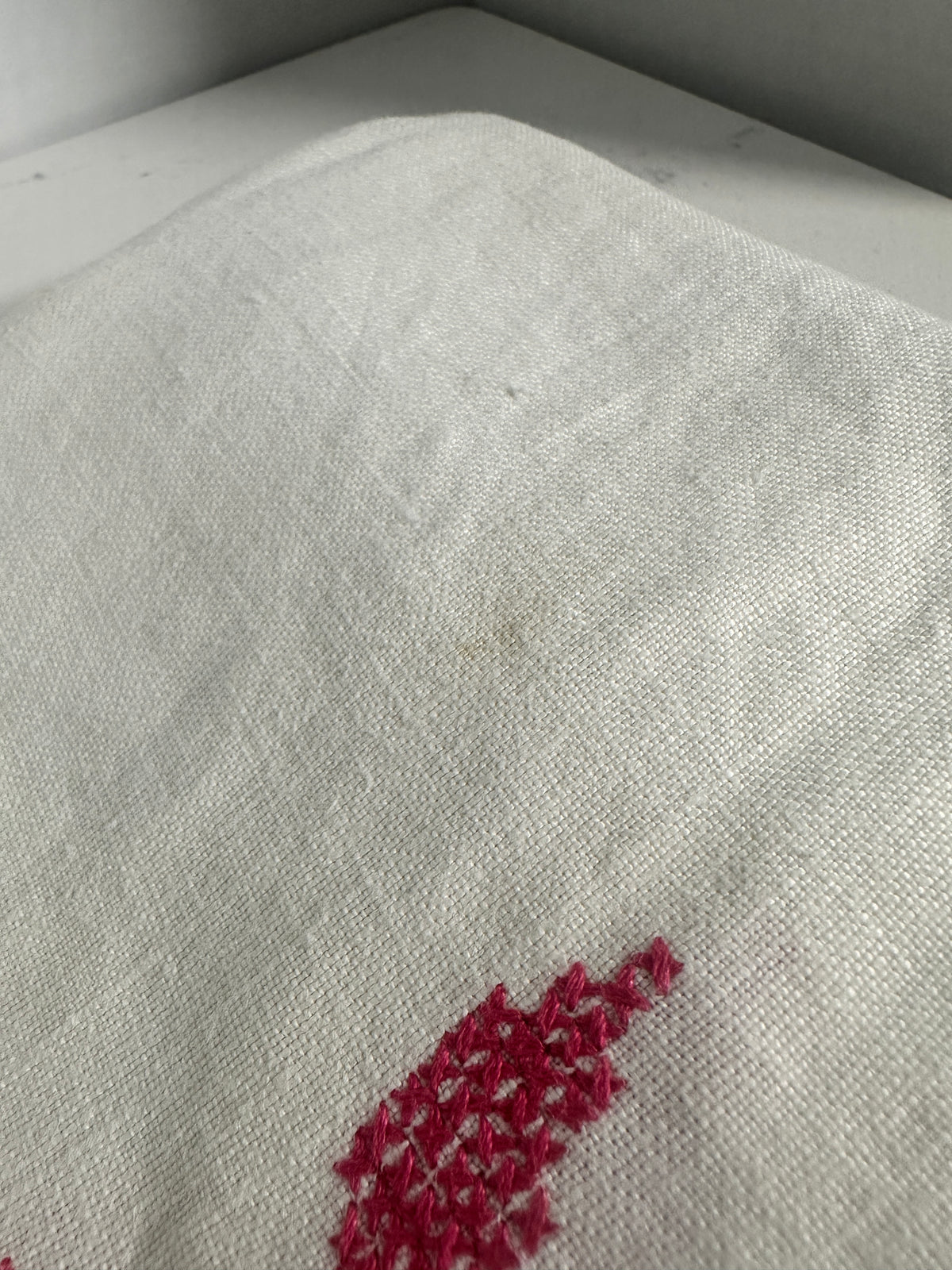 Vintage Embroidered Linen Napkins Set of 6 Pink Floral Scalloped Edge 16 x 16