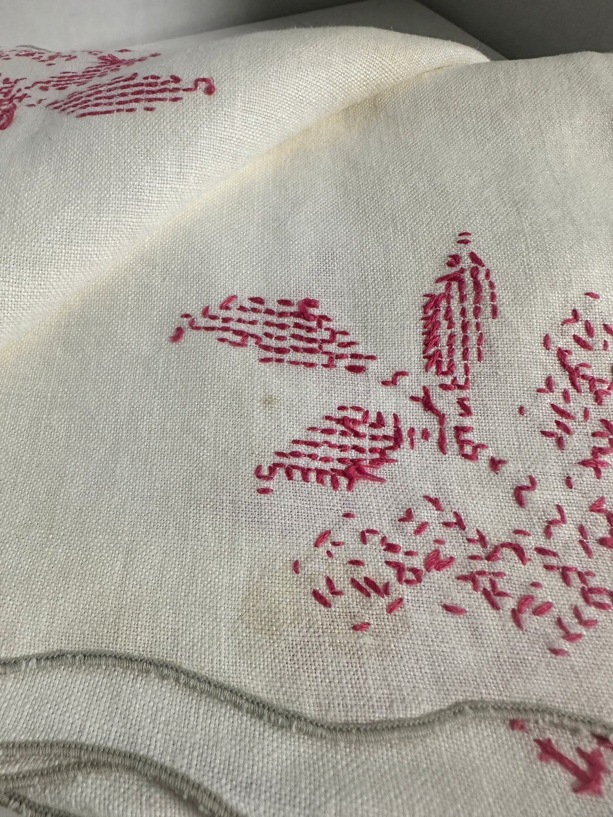 Vintage Embroidered Linen Napkins Set of 6 Pink Floral Scalloped Edge 16 x 16