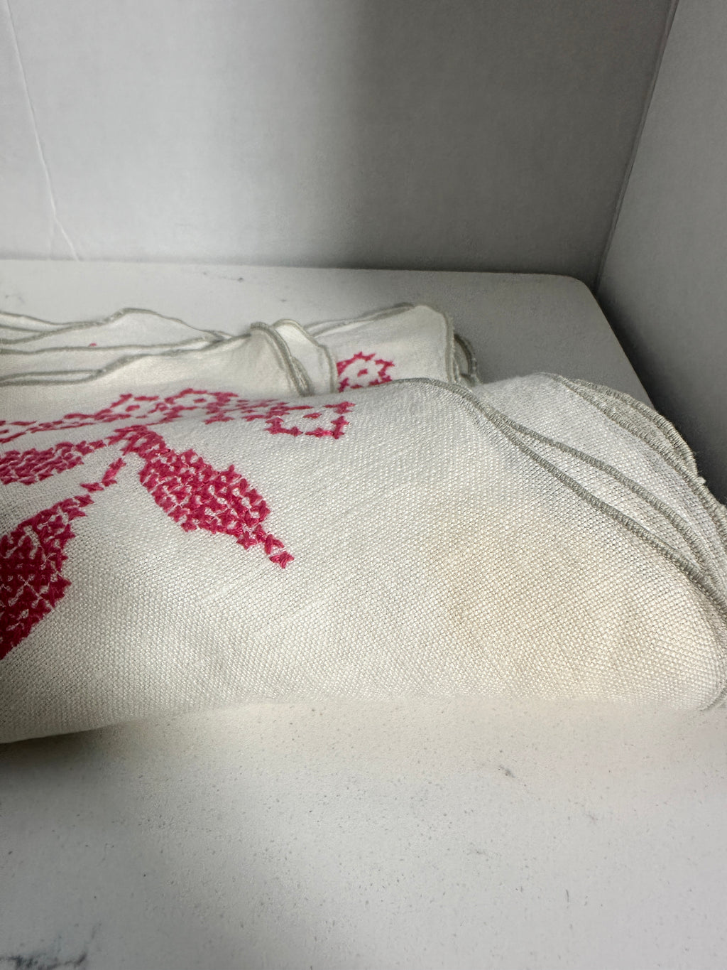 Vintage Embroidered Linen Napkins Set of 6 Pink Floral Scalloped Edge 16 x 16