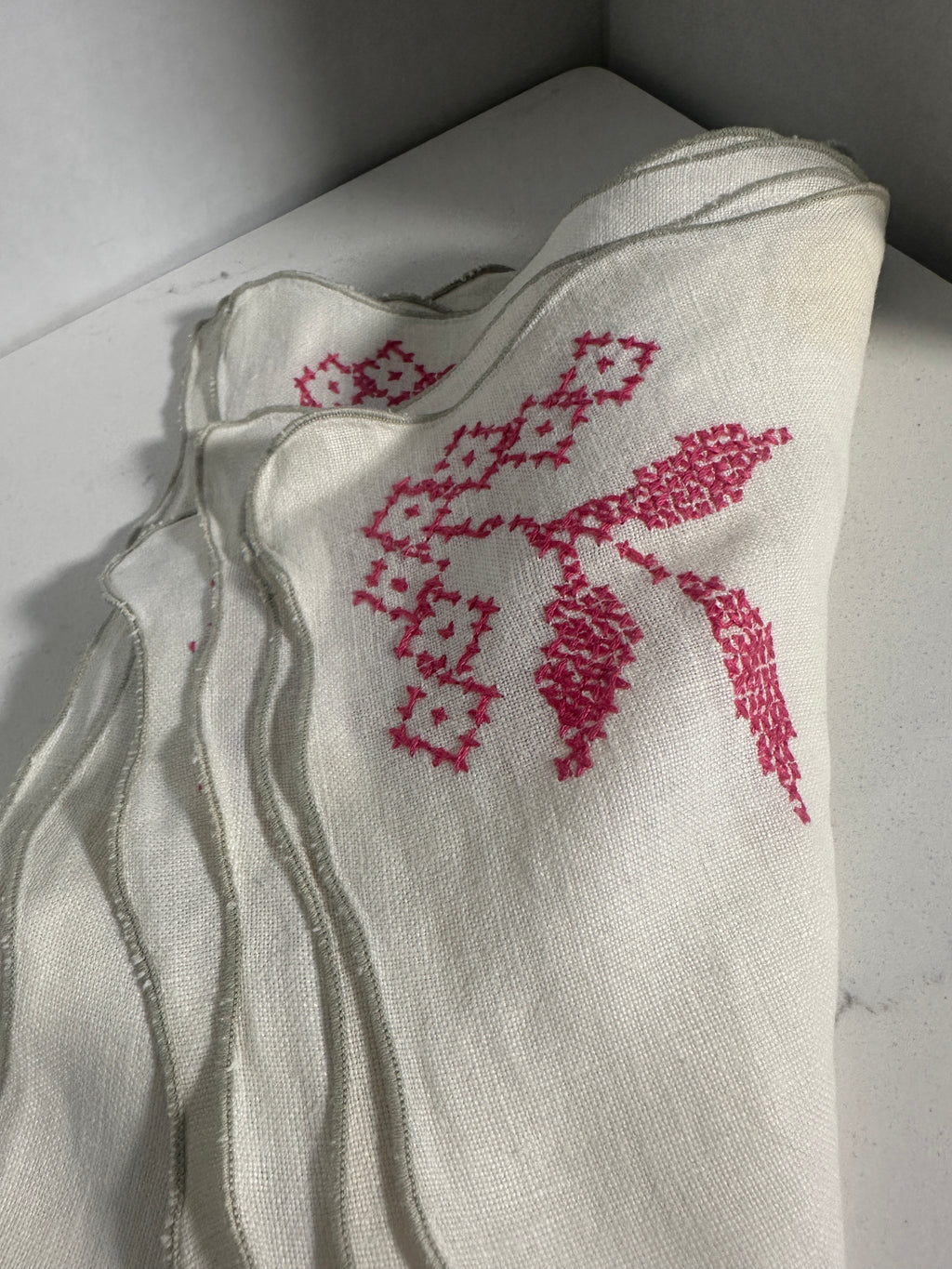 Vintage Embroidered Linen Napkins Set of 6 Pink Floral Scalloped Edge 16 x 16